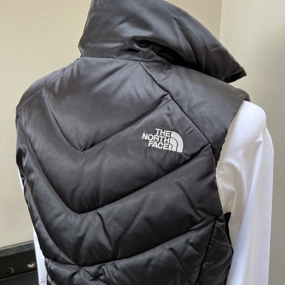NORTH FACE DOWN VEST - Picture 5 of 12